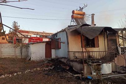 Çorum’da yangına teslim olan ev kullanılamaz hale geldi: 1 yaralı