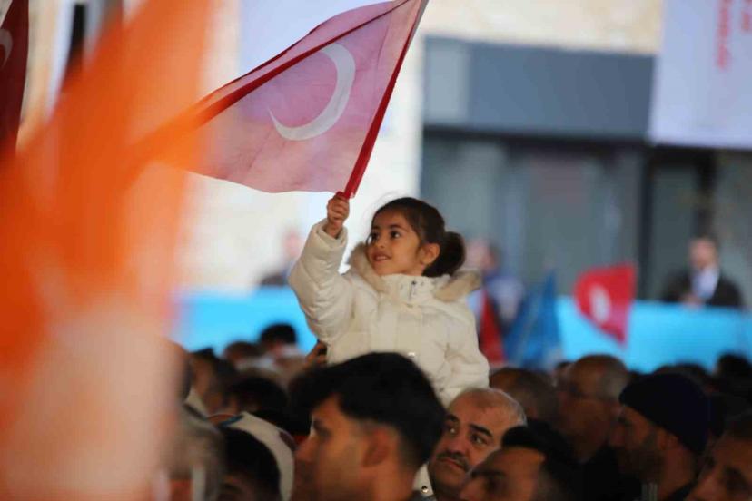 Cumhurbaşkanı Erdoğan: "350 bin 178 bağımsız bölümün anahtarlarını hak sahibi kardeşlerimize takdim etmiş oluyoruz"