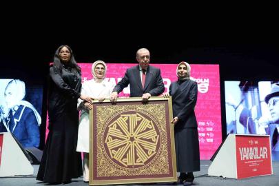 Cumhurbaşkanı Erdoğan, "Türkiye’de uyuyanları uyandırmaya bir şule yetmiştir"