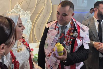 Damada şaka yapıp takı yerine ’ayva’ hediye ettiler