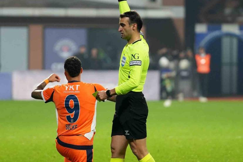 Davie Selke, kırmızı kart gördü