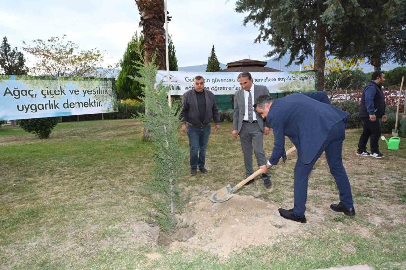 Denizli Milli Eğitim ‘Yeşeren Eller Hareketi Fidan Dikme’ kampanyası başlattı