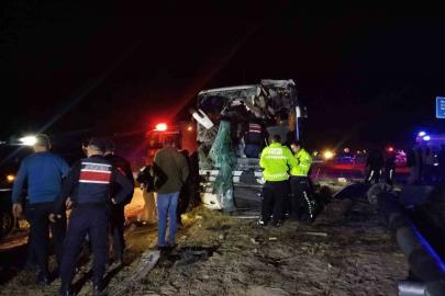 Denizli’de minibüs yolcu otobüsüyle çarpıştı: Yaralılar var