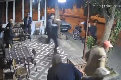 Depreme kahvehanede yakalanan vatandaşların panik hali kamerada