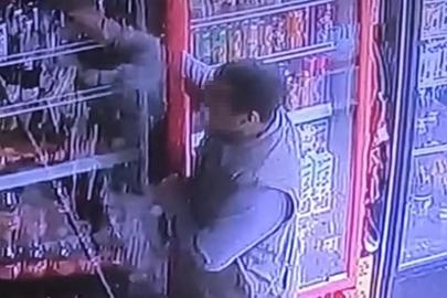 Diyarbakır’da bir şahsın içecek çalma anı güvenlik kamerasına yansıdı