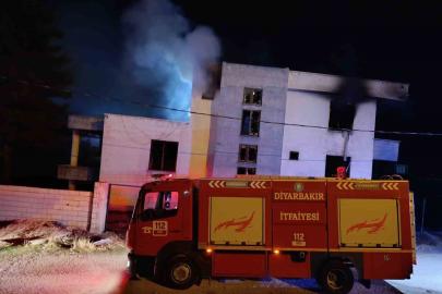 Diyarbakır’da çıkan yangında boş ev kullanılamaz hale geldi