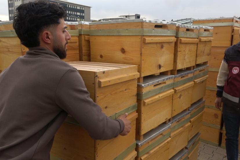 Doğunun en çok bal üretilen ikinci ili olan Bingöl’de arıcılara 435 organik kovan dağıtıldı