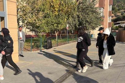 Dolandırıcılık ve bahis şebekesi 8,5 milyarlık işlem hacmi oluşturmuş: 17 şüpheli adliyeye sevk edildi