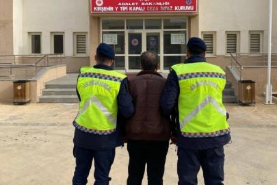 Dolandırıcılıktan aranan şahıs, uygulama noktasında yakalandı