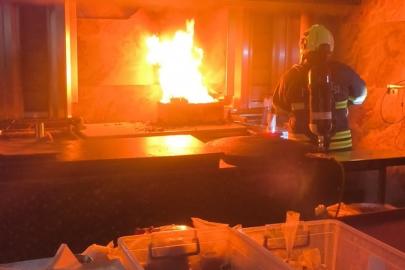 Dönercide kızartma makinesi alevlere teslim oldu