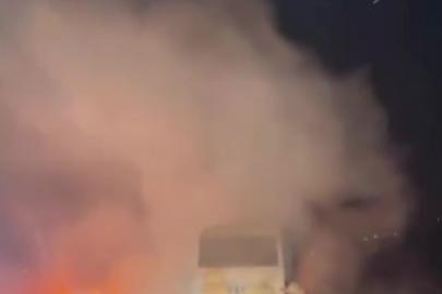 Dumanların yükseldiği yolcu midibüsündeki yangını muhtar ve vatandaşlar önledi