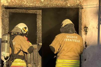 Düzce’de yangında dumandan etkilenen 5 kişi hastaneye kaldırıldı