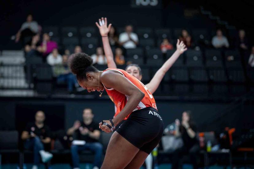 Eczacıbaşı Dynavit, Şampiyonlar Ligi’ne galibiyetle başladı