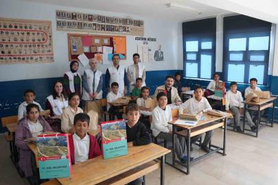 Eğil Belediyesi, çocuklara diş ve sağlıkla ilgili hediyeler dağıttı