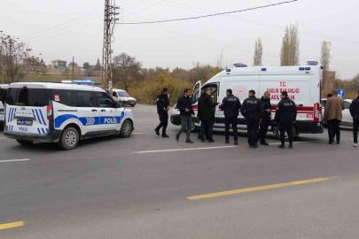 Ekip aracında fenalaşan polis memuru hastaneye kaldırıldı