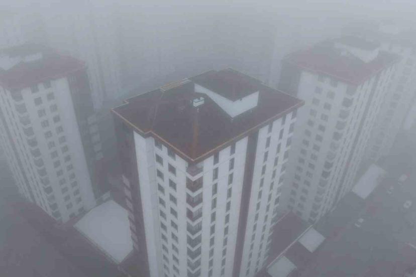 Elazığ’da 200 metreden şehir sis içinde kayboldu