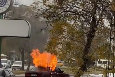 Elazığ’da seyir halindeyken yanan otomobil kullanılamaz hale geldi