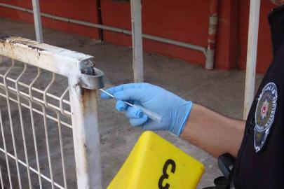 Eline aldığı bıçakla yoldan geçenlere dehşeti yaşattı: 1 yaralı