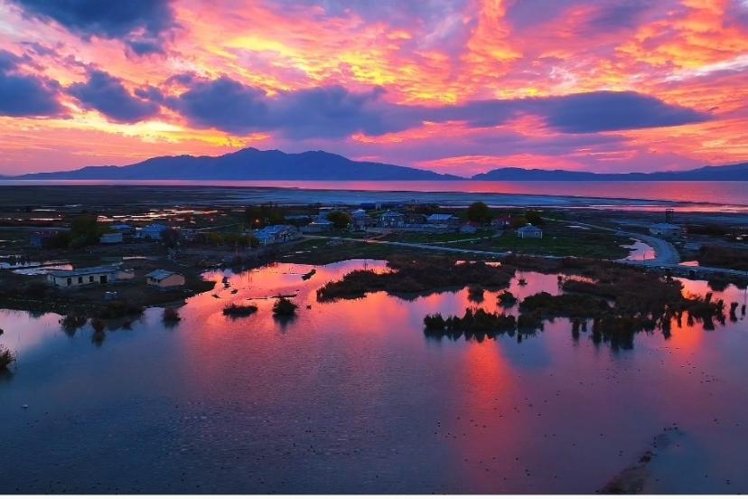 Erçek Gölü’nde muhteşem günbatımı