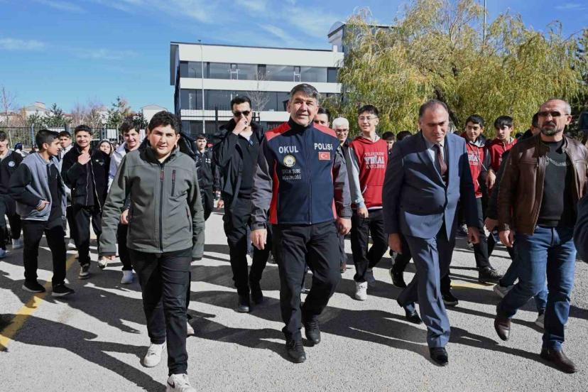 Erzurum’da her okul bir polise zimmetli