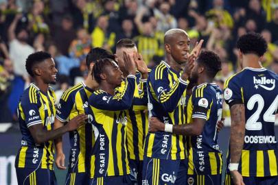 Fenerbahçe, liderle arasında puan farkını 1’e indirdi