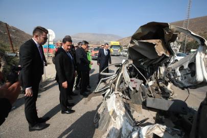 Freni arızalanan kamyon, ışıkta bekleyen 8 araca çarptı: 4 yaralı