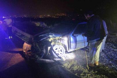 Freni boşalan otomobil yolcu otobüsüyle çarpıştı