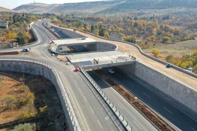 Gaziantep Büyükşehir, köprülü kavşak yatırımlarını kent genelinde sürdürüyor