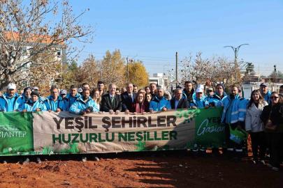 Gaziantep Büyükşehir’in YEŞİLANTEP projesi ile şehir merkezi ağaçlanıyor
