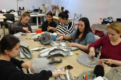 Gaziantep’te ayakkabı sektörünün imdadına kadınlar yetişti