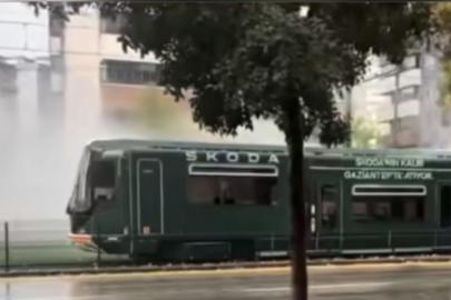 Gaziantep’te faciadan dönüldü: Yüzlerce yolcunun olduğu tramvaya yıldırım isabet etti