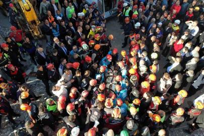 Gebze’de enkazdan sağ kurtulan Dilara, hastaneden taburcu oldu