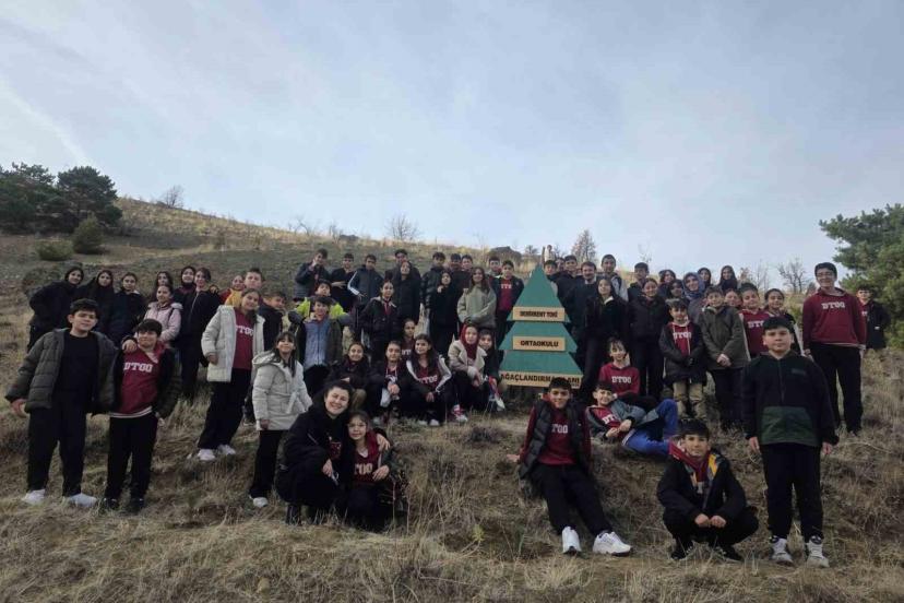 Geleceğe nefes: Demirkent TOKİ Ortaokulu öğrencilerinden örnek fidan dikimi etkinliği