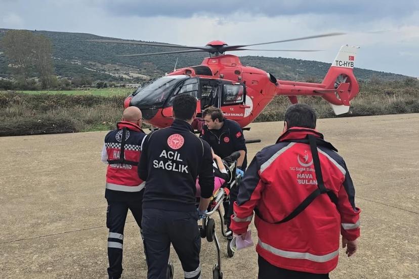 Gökçeada’da rahatsızlanan iki hasta helikopter ambulansla Çanakkale’ye sevk edildi