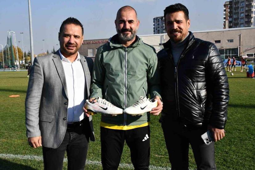 Gökhan Ünal’a sürpriz