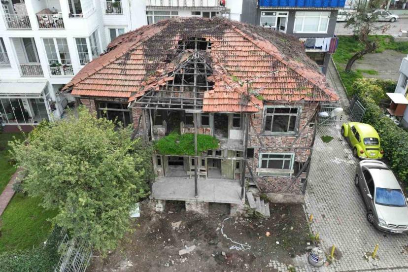 Gölcük’te atıl durumdaki tarihi yapı kütüphane oluyor