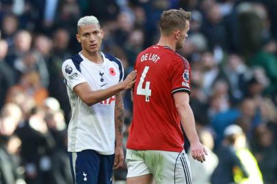 Goller son dakikalarda geldi, Tottenham ile Manchester United berabere kaldı