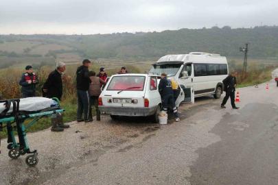 Gönen’de trafik kazasında sıkışan sürücü itfaiye ekiplerince kurtarıldı