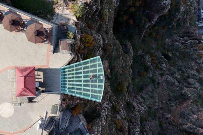 Gümüşhaneli müzisyenden tarihi mekanlarda viyolonsel ile eşsiz performans