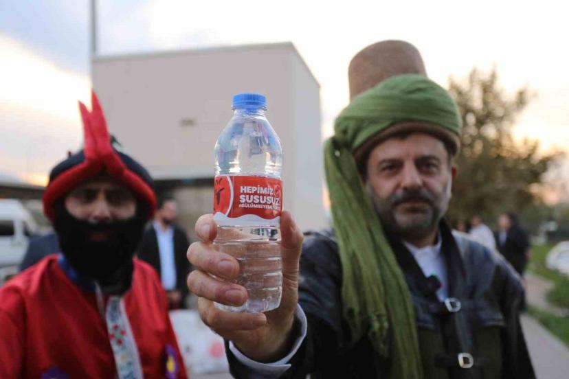 Gürsu’da Başkan Işık Evliya Çelebi oldu su dağıttı