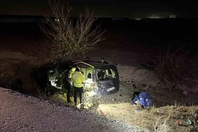 Hafif ticari araç şarampole devrildi: 1 ölü, 3 yaralı