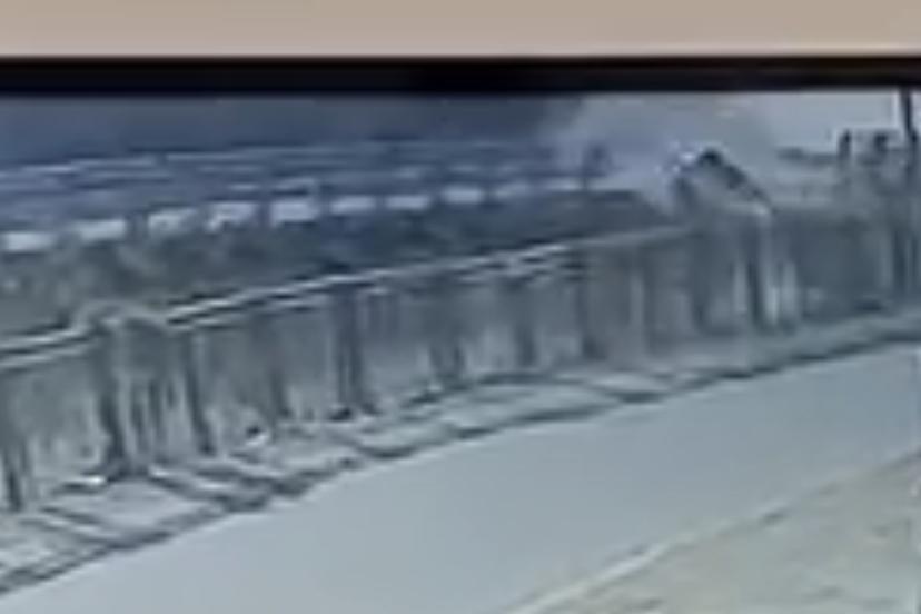 Hafif ticari araç sulama kanalına uçtu: O anlar kamerada