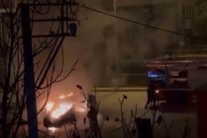 Hafif ticari araç yanarak kül oldu