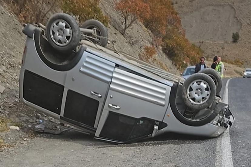 Hakkari karayolunda trafik kazası: 2 yaralı