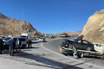 Hakkari-Van karayolunda trafik kazası: 3 yaralı
