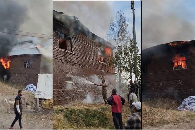 Hakkari’de 2 katlı toprak evde yangın