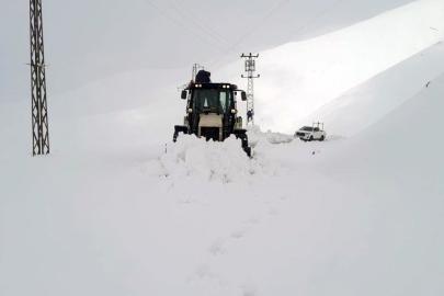 Hakkari’de kardan kapanan 9 köy ve 21 mezra yolu ulaşıma açıldı