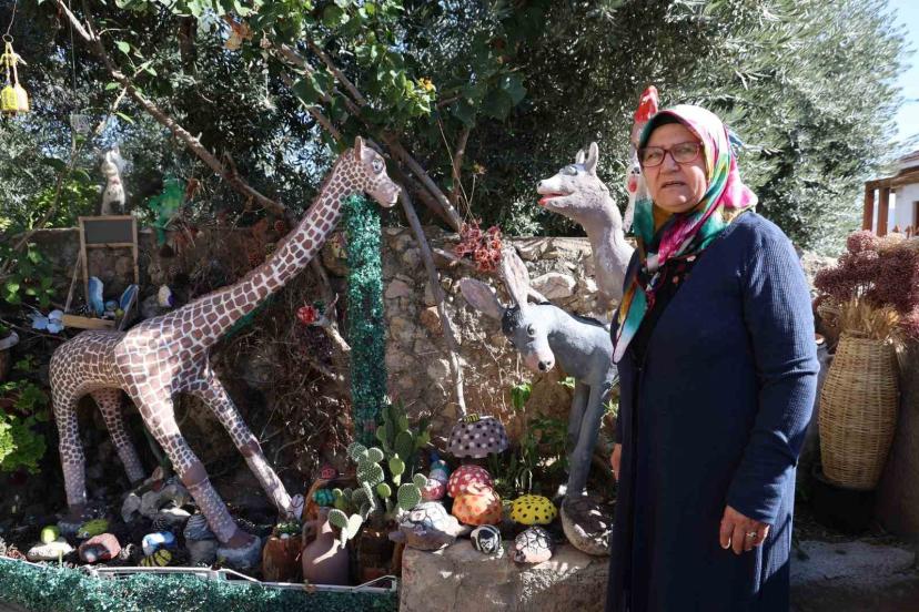Halk eğitimden emekli oldu atıkları evinde sanata dönüştürdü