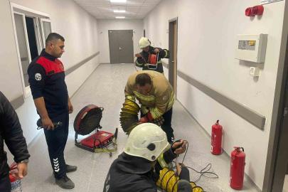 Hastanede elektrik panosundan çıkan yangın söndürüldü