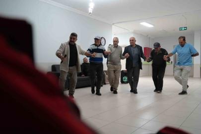 Hem kaynaştılar hem eğlendiler: Huzurevi sakinleri Bayburt’ta keyifli bir gün geçirdi